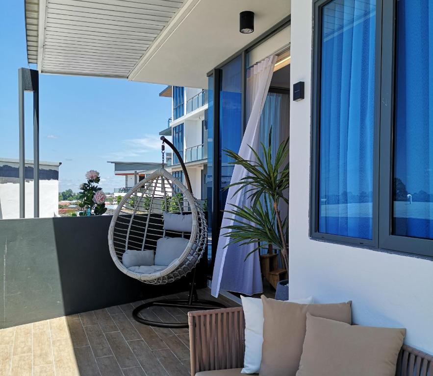 Hanns Spacious Balcony&SwimPool with FREE Netflix